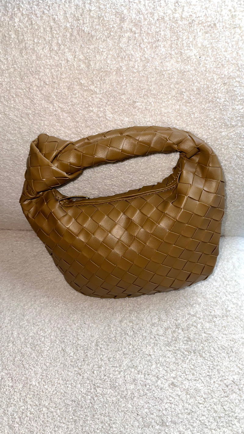 Sac tressé en cuir camel